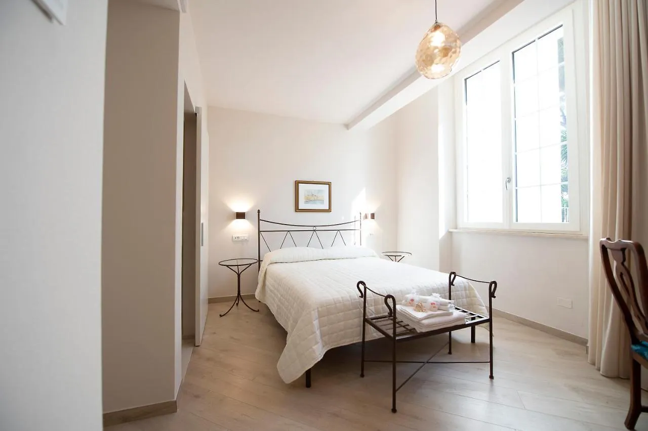 Bed & Breakfast Villino Micol Camere A Due Passi Dal Mare Marina Di Carrara Italien